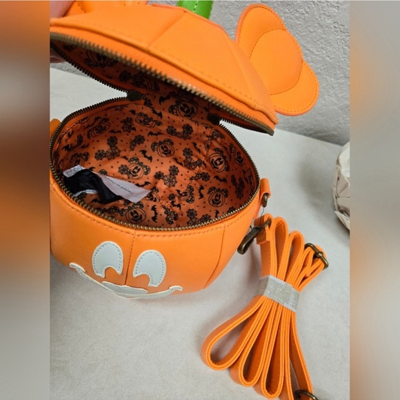 2024 Mikey’s Not So Scary Glow In Dark Pumpkin Bag - Picture 3 of 10